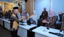 ekjen Kemnaker Cris Kuntadi disambut hangat oleh jajaran pimpinan Unsoed saat menghadiri agenda Sosialisasi Program Kemnaker di Purwokerto. (Foto: Dok. Biro Humas Kemnaker)