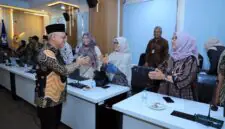 ekjen Kemnaker Cris Kuntadi disambut hangat oleh jajaran pimpinan Unsoed saat menghadiri agenda Sosialisasi Program Kemnaker di Purwokerto. (Foto: Dok. Biro Humas Kemnaker)