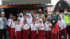 Pelaksanaan Vaksinasi Anak Uaia 6-11 Tahun di Mapolres Tanjab Barat, Kamis (10/3/22). FOTO : Mumas PTJB