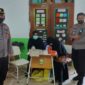 Tinjau Vaksinasi Anak Usia 6-11 di SD 166 Sekernan,Kapolres Muaro Jambi Semangati Anak-anak, Kamis (20/1/22). FOTO : Noval