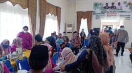 Kementerian Agama Kabupaten Muaro Jambi menggelar Gerakan Sejuta Vaksinasi Booster Tahun 2022 di kantor Kemenag Muaro Jambi, Kamis (21/4/22). FOTO : Noval