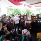 Jaksaan Agung RI Prof. ST. Burhanuddin, SH, MM Saat Mennyaksikan Vaksinasi Anak-Anak Usia 6-11 Tahun di halaman Kantor Kejari Muaro Jambi, Kamis (06/01/22). FOTO : Ist/Noval