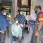 Kepala Desa Talang Duku bersama Kasubsektor Taman Rajo menggelar Vaksinasi Dosis 1 dan dosis 2 di Jalan lintas Industri Desa Talang Duku, Kecamatan Taman Rajo, Selasa (18/02/22). FOTO : Noval