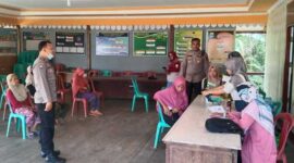 Dok. Polsek Maro Sebo Laksanakan Vaksinasi Booster di Candi Muaro Jambi, Jumat (27/5/22). FOTO : Noval