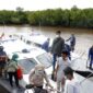 Kabag Ops KOMPOL Jan Manto Hasiholan Sianturi bersama Nakes dan Personel Polres Tanjab Barat lainnya tiba di Desa Sungai Dualap. FOTO : Res Tjb