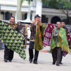 Kegiatan Parade Pakaian Batik di Tanjung Jabung Barat dalam rangka pemecahan Rekor MURI Parade Pakaian Batik Jambi oleh 10.000 ASN se Provinsi Jambi, Kamis (29/9/22). FOTO : Ist