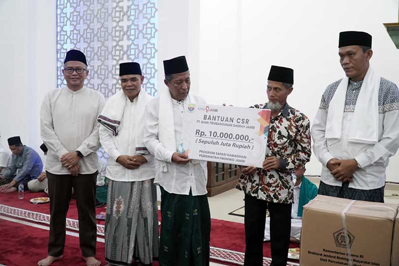 Wagub Abdullah Sani Safari Ramdhan di Masjid Agung Nurul Huda Kecamatan Rimbo Bujang Kabupaten Tebo, Sabtu (01/4/23). FOTO : Diskominfo