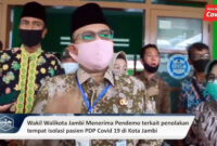 FOTO : Wakil Wali Kota Jambi Dr. H. Maulana Saat Memberkan Penjelasan Kepada Masyarakat yang Melakukan Penolakan Terhadap Difungsikannya Gedung Graha Lansia Kota Jambi sebagai tempat siolasi Pasien PDP Rapid Tes, Minggu (17/05/20).