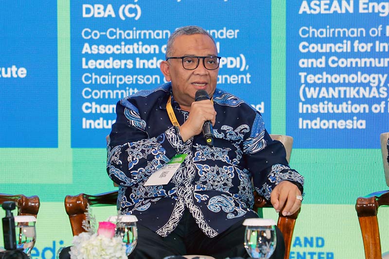 Wakil Menteri Ketenagakerjaan, Afriansyah Noor, saat memberikan paparan dalam acara Indonesia Cloud and Datacenter Convention 2026 di Jakarta, Kamis (7/5/2026). Wamenaker menekankan penguatan kualitas SDM sebagai kunci utama menghadapi disrupsi AI dan digitalisasi global. (Foto: Biro Humas Kemnaker). (FOTO : Dok. Biro Humas Kemenaker)