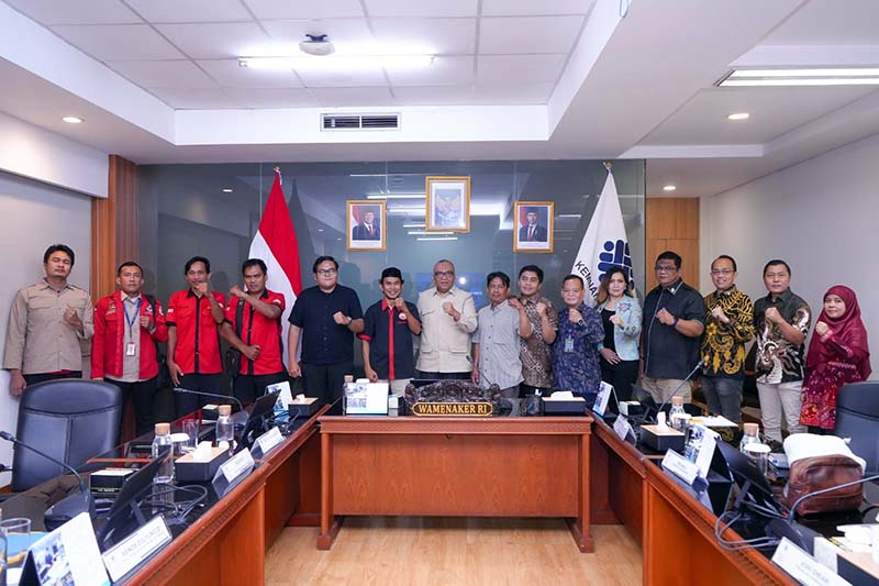 Wamenaker Afriansyah Noor saat menerima kunjungan audiensi dari pimpinan Konfederasi Serikat Nusantara (KSN) untuk mensinergikan masukan terkait aturan ketenagakerjaan di Kantor Kemnaker, Jakarta (18/6/2026). (FOTO : Dok. Biro Humas Kemnaker)