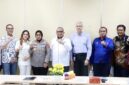 Wakil Menteri Ketenagakerjaan Afriansyah Noor (tengah) berfoto bersama jajaran manajemen PT Multistrada Arah Sarana Tbk (Michelin Group), perwakilan Polri Kombes Pol Sumarni, serta perwakilan serikat pekerja usai memfasilitasi dialog penyelesaian perselisihan hubungan industrial di Cikarang Timur, Bekasi, Jawa Barat, Selasa (12/5/2026). (FOTO : Dok. Biro Humas Kemnaker)