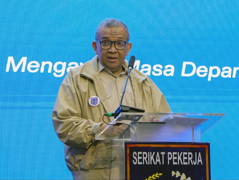 Wakil Menteri Ketenagakerjaan, Afriansyah Noor, menyampaikan arahan saat membuka Rapat Kerja Nasional Serikat Pekerja Sucofindo di Jakarta, Rabu (22/4). Dalam kesempatan tersebut, ia menekankan pentingnya penguatan kompetensi dan sertifikasi bagi pekerja guna menghadapi dinamika dunia kerja yang terus berkembang. (FOTO : Dok. Biro Humas Kemenaker)