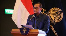 Wakil Menteri Hukum dan HAM, Edward Omar Sharif Hiariej saat membuka Electronic Visa on Arrival (e-VOA) di Nusa Dua Bali, Kamis (10/11/22). FOTO : Humas