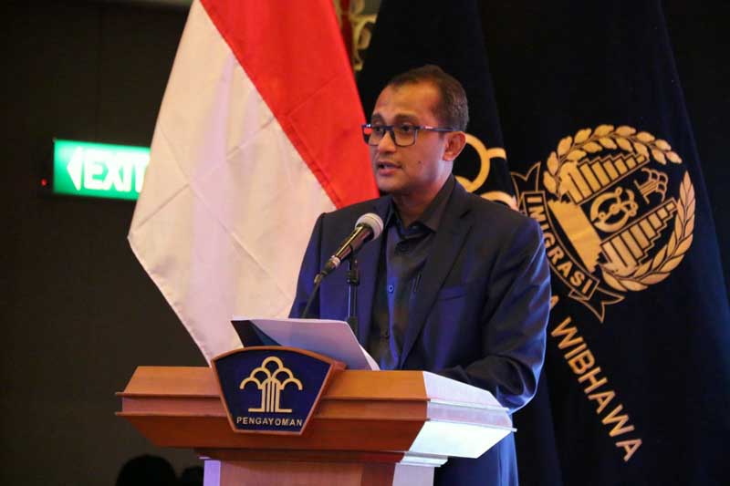 Wakil Menteri Hukum dan HAM, Edward Omar Sharif Hiariej saat membuka Electronic Visa on Arrival (e-VOA) di Nusa Dua Bali, Kamis (10/11/22). FOTO : Humas