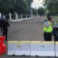 Wanita Bercadar Bawa Pistol Depam Istana Presiden Saat Diamankan Petugas. FOTO : Ist/Net