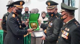 Danrem 042/Gapu Brigjen TNI Supriono Saat Pimpin Purnawira Perwira Korem 042/Gapu TA. 2022 di aula rumah dinas Danrem Jl. Sultan Thaha Kel. Legok Kec. Danau Sipin Kota Jambi, Sabtu (28/5/22). FOTO : Penrem