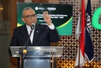 Wakil Menteri Ketenagakerjaan, Afriansyah Noor, memberikan sambutan pada acara Penandatanganan Perjanjian Kerja Bersama (PKB) antara PT Citilink Indonesia dan Serikat Karyawan Citilink (Sekaci) di Kota Tangerang, Selasa (28/4/2026). (FOTO : Dok. Biro Humas Kemenaker)