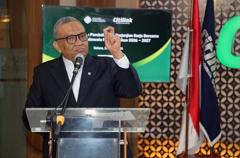 Wakil Menteri Ketenagakerjaan, Afriansyah Noor, memberikan sambutan pada acara Penandatanganan Perjanjian Kerja Bersama (PKB) antara PT Citilink Indonesia dan Serikat Karyawan Citilink (Sekaci) di Kota Tangerang, Selasa (28/4/2026). (FOTO : Dok. Biro Humas Kemenaker)
