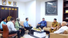 Wabup Tanjab Barat Katamos Saat Pertemuan dengan pihak Bank Jambi Bahas Kerjasama Program KURDA. FOTO : PROKOPIM