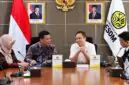 Wakil Bupati Dr. H. Katamso, SA saat melakukan audiensi bersama jajaran Direktorat Jenderal Ketenagalistrikan Kementerian ESDM di Jakarta, Senin (28/9/2026). Pertemuan ini membahas percepatan Program Listrik Desa (Lisdes) 2026–2027 untuk 25 lokasi di Tanjab Barat. (FOTO : Dok. PROKOPIM)