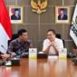Wakil Bupati Dr. H. Katamso, SA saat melakukan audiensi bersama jajaran Direktorat Jenderal Ketenagalistrikan Kementerian ESDM di Jakarta, Senin (28/9/2026). Pertemuan ini membahas percepatan Program Listrik Desa (Lisdes) 2026–2027 untuk 25 lokasi di Tanjab Barat. (FOTO : Dok. PROKOPIM)