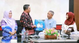Wabup Tanjabbar Hairan, SH Saat Acara Study Tiru di Pemkab Lombok Barat terkait SPBE. FOTO : DokPIM