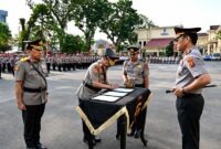 Kapolda Jambi Irjen Pol. Krisno H. Siregar memimpin langsung Upacara Serah Terima Jabatan (Sertijab) Wakapolda Jambi yang berlangsung di Lapangan Hitam Mapolda Jambi, Selasa (11/8/2026). (Foto: Dok. Humas Polda Jambi)