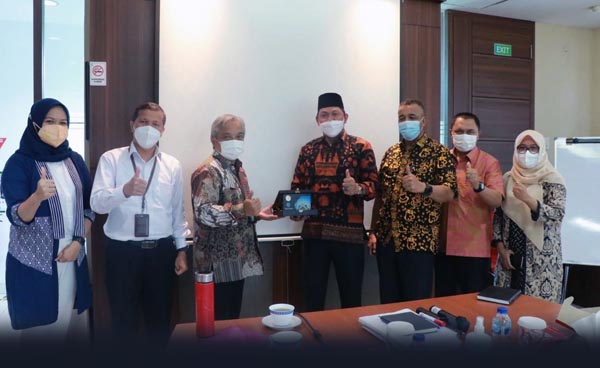 Wakil Bupati Tanjab Hairan dan Rombongan ketika Berada di PT. Perusahaan Gas Negara (PGN) Tbk Tangerang, Jumat (29/10/21). FOTO : DOKPIM