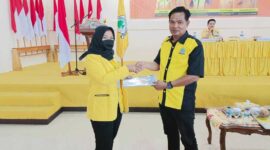 Dok. Wakil Ketua DPD Partai Golkar Kabupaten Muaro Jambi Bidang MPO Dea Viryza dan Penyerahan Hasil laporan kepada Wakil Ketua MPO DPD Partai Golkar Provinsi Jambi Mukhtadi Putranusa.