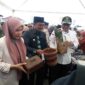 Wamentan dan Istri didampingi Bupati tinjau hasil kreasi UKM di Tanjab Barat