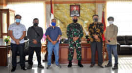 FOTO : Komandan Korem 042 Garuda Putih, Brigjen TNI, M. Zulkifli Saat Menyambut Kunjungan Pengurus Jaringan Media Siber Indonesia (JMSI) Provinsi Jambi di Makorem 042/Gapu, Kamis (30/07/20)