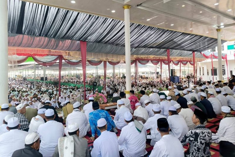 Ketua DPRD Tanjab Barat Hamdani Hadiri Haul Akbar Syekh Abdul Qadir Al-Jailani di Ponpes Al-Baqiyatush Shalihat Kuala Tungkal. FOTO : HMS