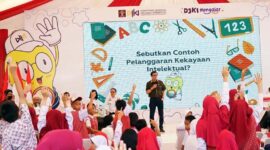 Menkumham, Yasonna H. Laoly memberikan pertanyaan terkait 