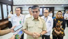 Menteri Ketenagakerjaan (Menaker) Yassierli memberikan keterangan pers usai membuka secara resmi Pembinaan dan Sertifikasi Ahli Keselamatan dan Kesehatan Kerja (K3) Umum Batch II di Kantor Kemnaker, Jakarta, Rabu (29/4/2026). (FOTO : Dok. Biro Humas Kemenaker)