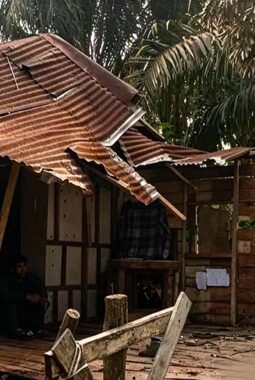 Kisah Pilu Rodi dan Nikita, Yatim Piatu yang Menghuni Reruntuhan Lapuk di Tungkal Ulu