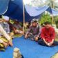 Tradisi Ziarah Kubur Warga Desa Senaung Hari Lebaran Pertama Idul Fitri
