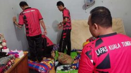 Tim Satops Patnal Lapas Kuala Tungkal Kembali Geledah Blok Hunian WBP. FOTO : HMs Pas