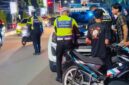 Anggota Satlantas Polresta Jambi Melakukan Patroli Hunting Ciptakan Kota Jambi Zero Knalpot Brong, Menilang 6 Kendaraan Roda Dua. FOTO : VIRYZHA