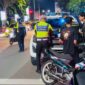 Anggota Satlantas Polresta Jambi Melakukan Patroli Hunting Ciptakan Kota Jambi Zero Knalpot Brong, Menilang 6 Kendaraan Roda Dua. FOTO : VIRYZHA