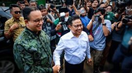 Foto: Bacapres Anies Baswedan tiba ke kantor DPP PKB, Jakarta. Ia disambut Ketum PKB yang juga bacawapres, Muhaimin Iskandar (Cak Imin), Senin (11/9/2023). (detikcom Andika Prasetia)