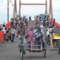 Pengayuh Becak di Kabupaten Tanjab Barat Bakal Mendapatkan Bantuan Sosial (Bansos) Penyesuain Harga Bahan Bakar Minyak (BBM) dari Pemerintah. FOTO : Ist/Lt