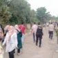 Bentrokan antara warga dan massa pekerja PT KBPC di Bungo Jambi pecah, Kamis (01/04/21). Foto: iNews TV/Budi Utomo