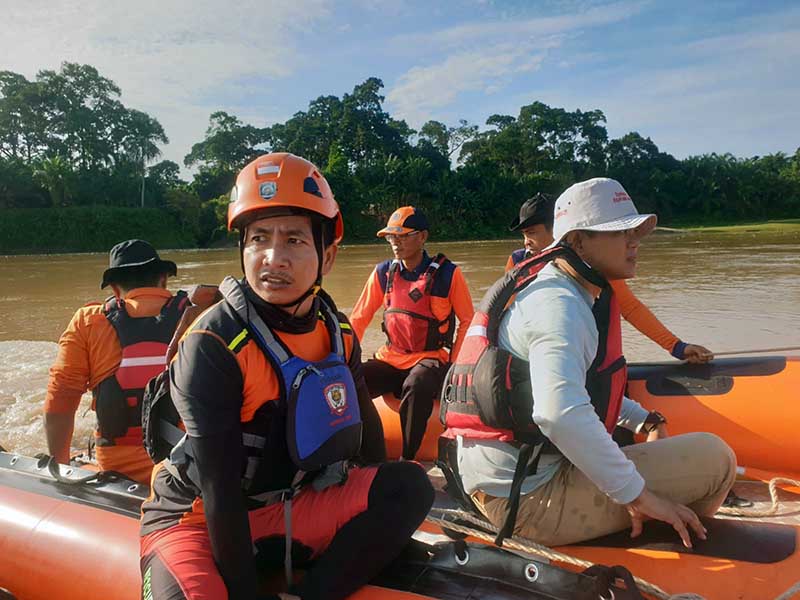 Basarnas Jambi Kembali Lanajutkan Pencarian Bocah Terjatuh dari Ketek di Sungai Batanghari, Jumat (7/7/23). FOTO : HUMAS