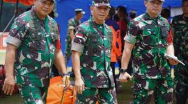 Danrem 042Gapu Brigjen TNI Supriono menyambut dan Mendamping Pangdam II/Sriwijaya Mayjen TNI Yanuar Adil saat Kunker di Jambi, Rabu (6/9/23). FOTO : PENREM