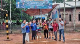 Ketua DPC Partai Demokrat Kabupaten Muaro Jambi Asnawi R, M.Pd Membuka Turnamen Bola Voli Piala Bergilir AHY CUP 2022, Minggu (14/8/22). FOTO : Noval