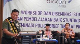 BKKBN Republik Indonesia kukuhkan Danrem 042/Gapu Brigjen TNI Supriono menjadi Duta Bapak Asuh Anak Stunting (BAAS) Provinsi Jambi, Kamis (25/8/22). FOTO : Penrem.