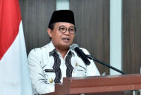 FOTO : Gubernur Jambi Dr. H. Fachrori Umar, M.Hum