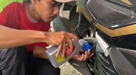 Pertamina Bantu Ganti Oli Gratis 1.000 Motor Terdampak Banjir Jabodetabek. FOTO : HMS