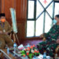 FOTO : Gubernur Jambi Fachrori saat menerima kedatangan Danrem 042/Gapu Kol. Arh. Elphis Rudy di Ruang Kerja Gubernur di Kantor Gubernur Jambi, Senin (20/04/20).