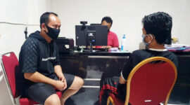 FOTO : Kapolres Tanjab Barat AKBP Guntur Saputro, SIK, MH Tengah Memeriksa Pemilik Akun IG Berisisial HB, Minggu (31/05/20)
